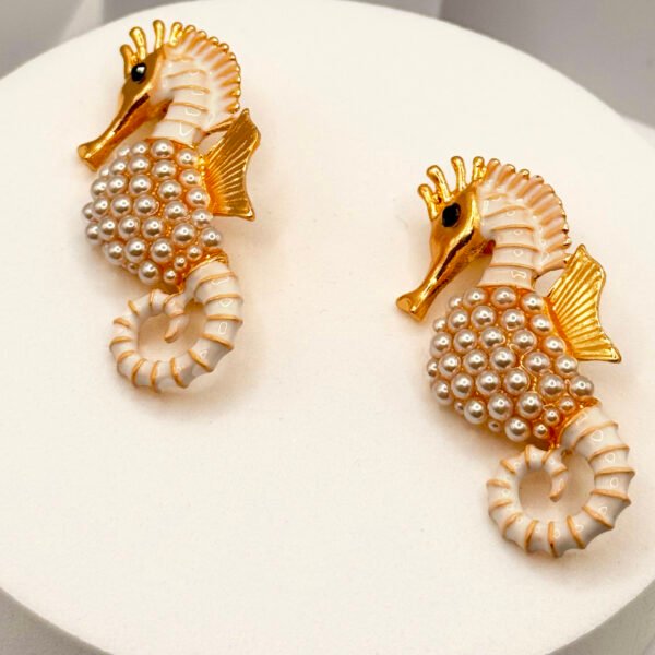 Seahorse Brooch – Vintage Marine-Inspired Pin with Pearls and Crystal Accents - Image 10