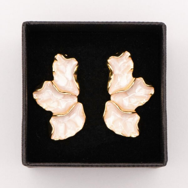 Flower Stud Earrings – Elegant Vintage-Inspired Petal Design for Women - Image 4