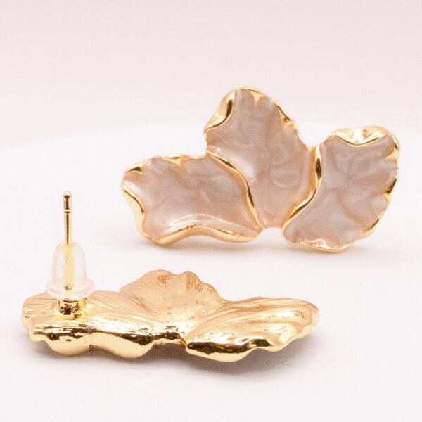 Flower Stud Earrings – Elegant Vintage-Inspired Petal Design for Women - Image 9