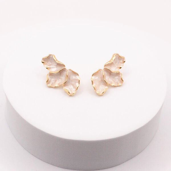 Flower Stud Earrings – Elegant Vintage-Inspired Petal Design for Women - Image 3