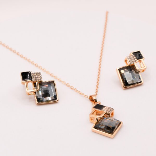Vintage Jewelry Set – Black & Gray Geometric Necklace and Earrings - Image 9