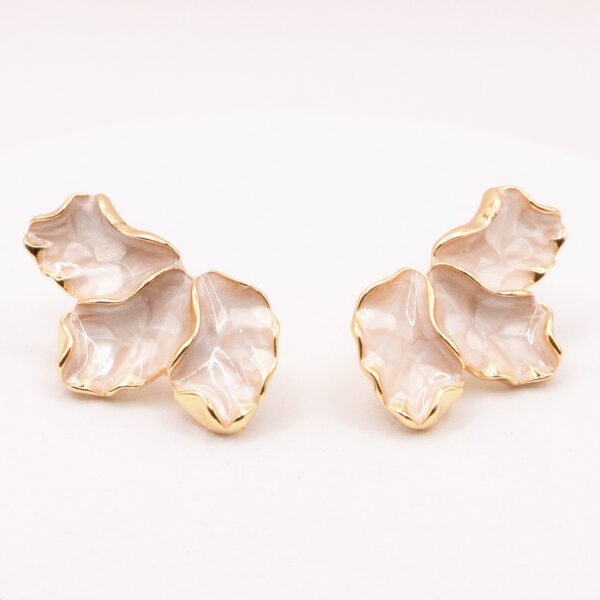 Flower Stud Earrings – Elegant Vintage-Inspired Petal Design for Women